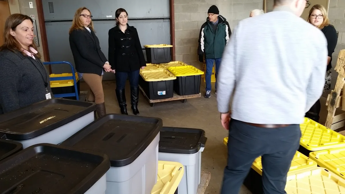 stockage meuble paris 15 avec cartons étiquetés