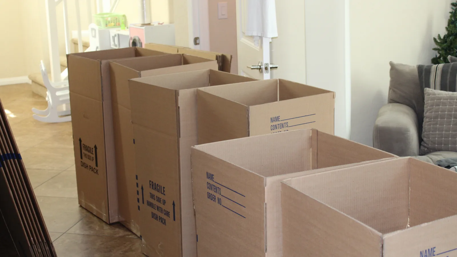 garde-meuble paris 15 avec cartons et mobilier stockés