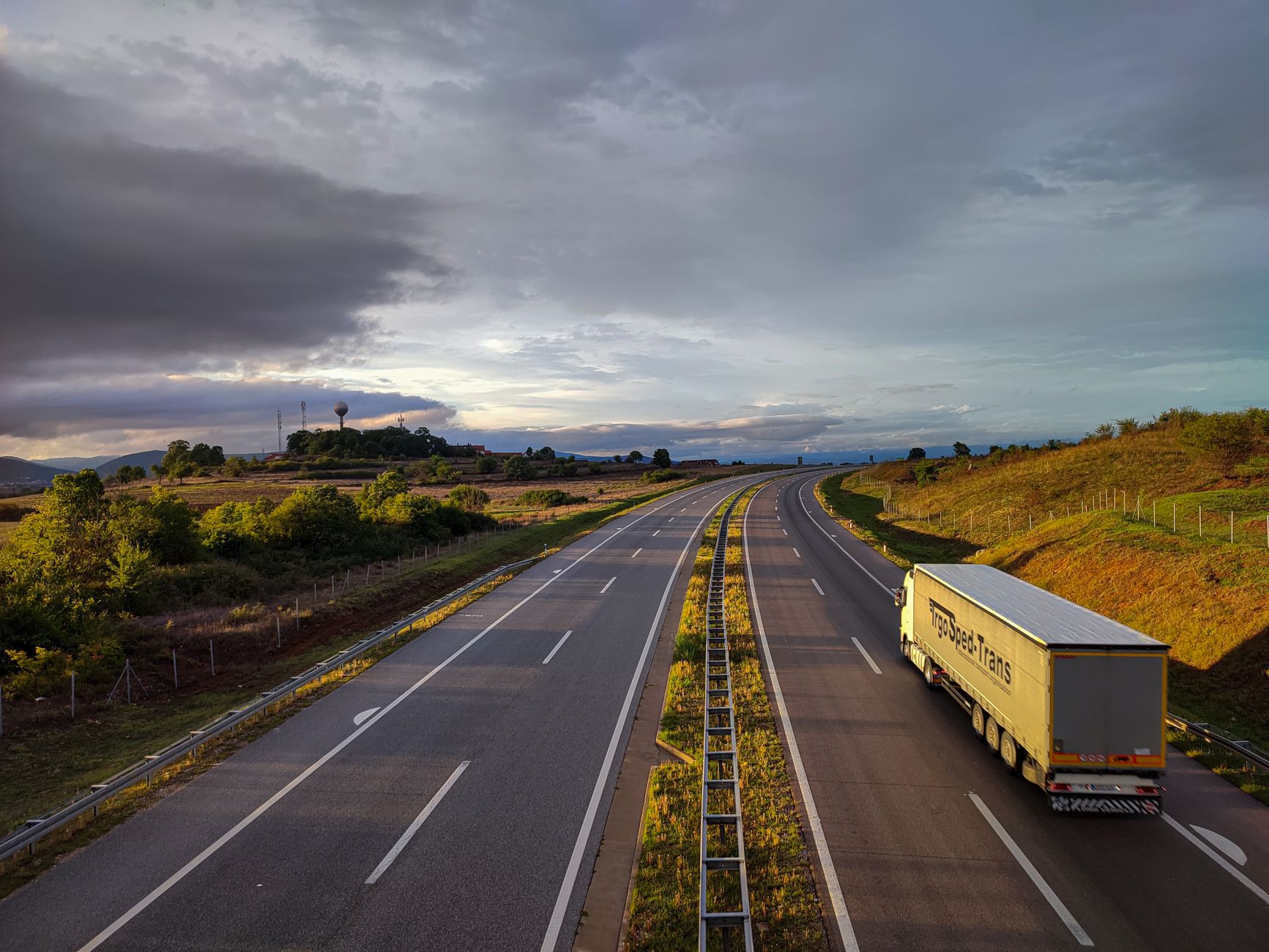 Camion de déménagement sur autoroute entre Paris et Chartres